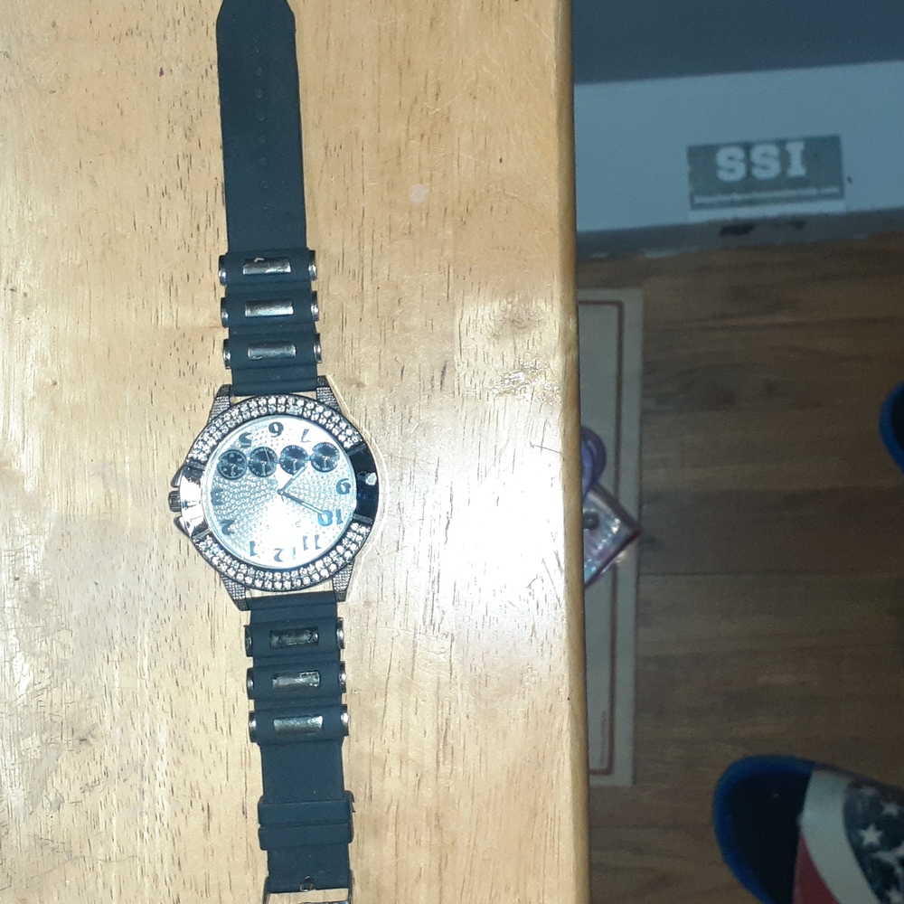 Geneva Platinum wristwatch for men.